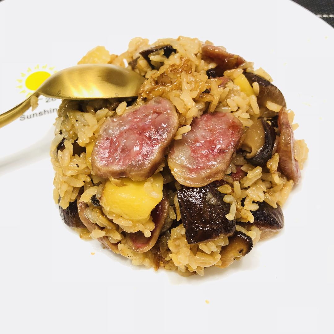 香菇腊肠土豆焖饭