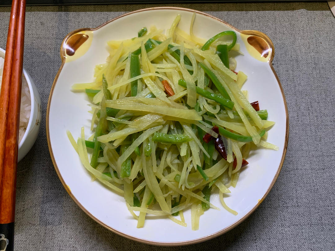 酸辣土豆丝（绝对清脆爽口，比外面卖的好吃，有诀窍！）