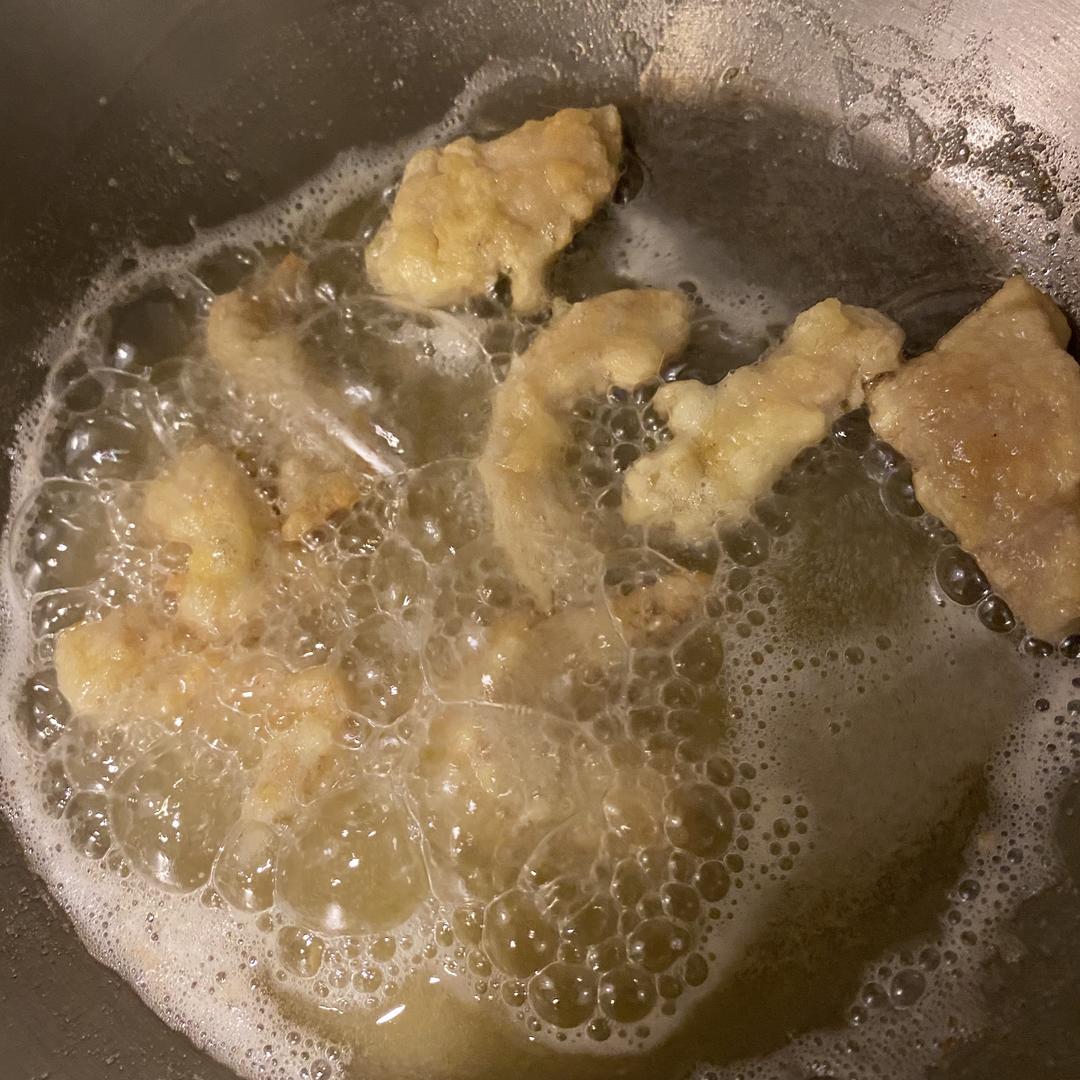 香酥鸡柳（鸡胸肉椒盐排条）好吃简单少油的做法 步骤11