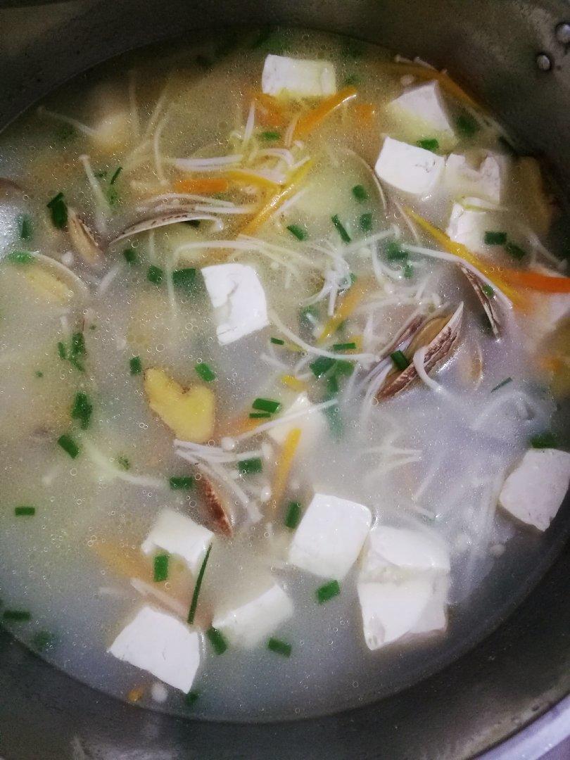花蛤时蔬豆腐汤