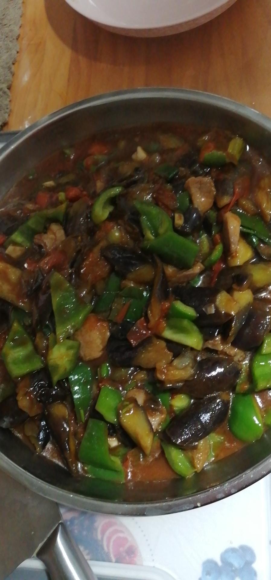 红烧茄子（佐西红柿尖椒）