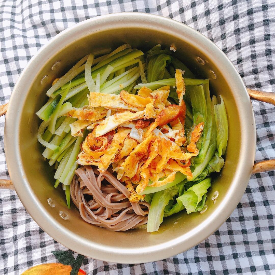 快手减脂餐❗️爆好吃的凉拌鸡丝荞麦面