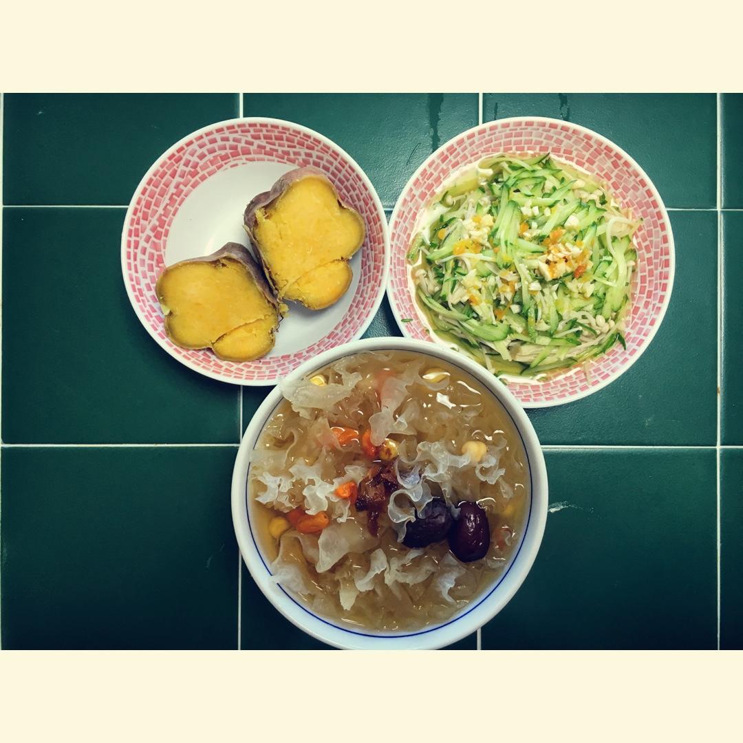 冰糖银耳红枣羹