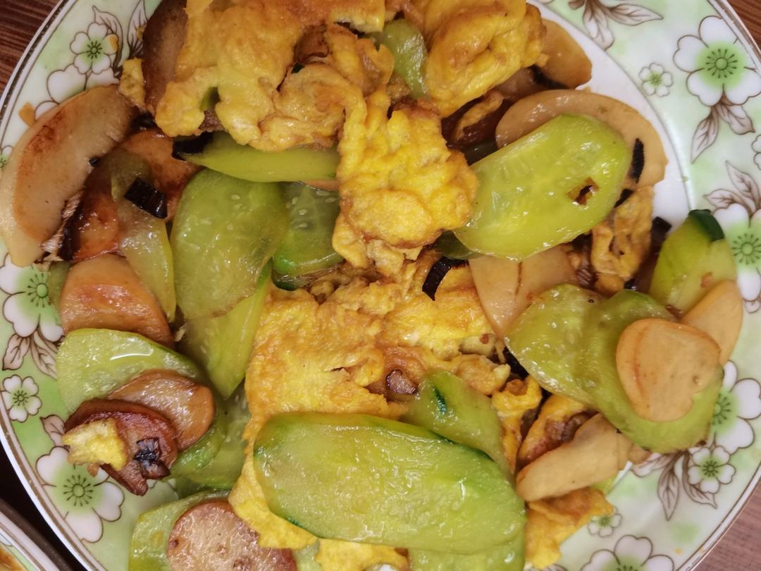 五分钟下饭菜黄瓜火腿炒鸡蛋