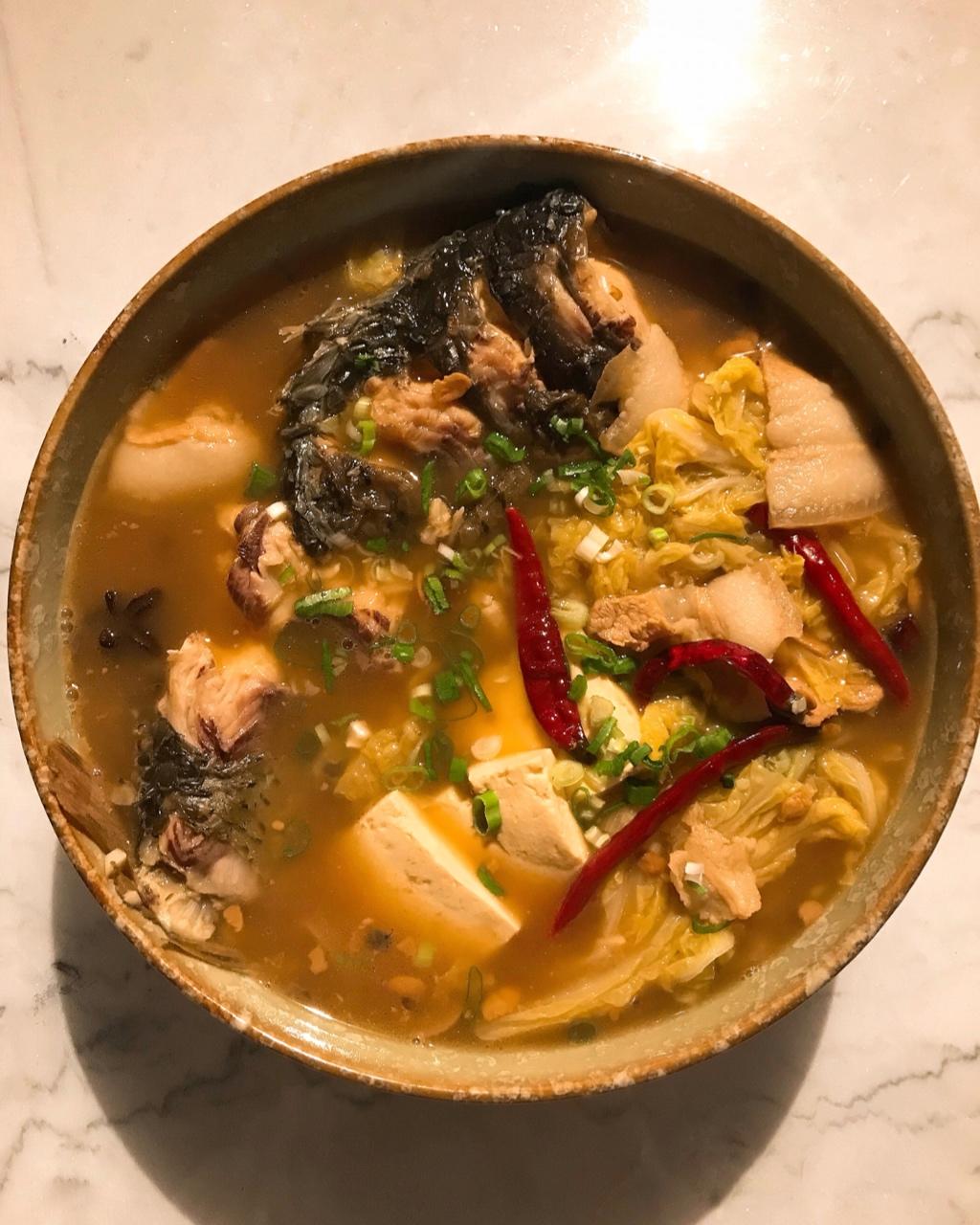 得莫利炖鱼《春江开 炖一条家乡味的开江鱼》