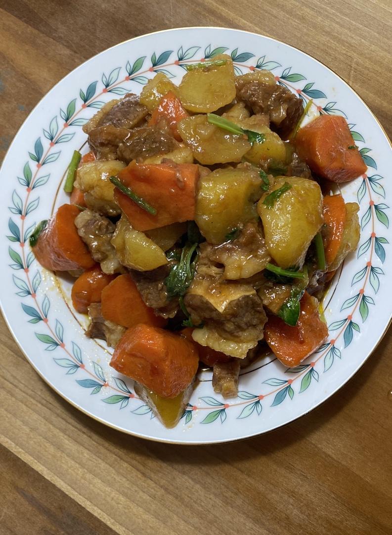 土豆焖牛腩