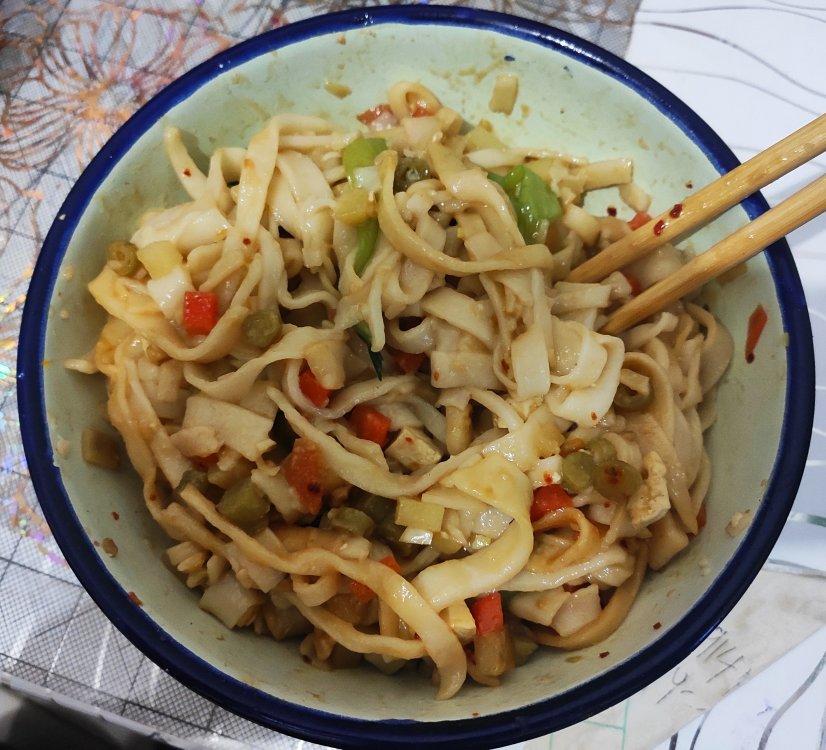 臊子油泼干拌面