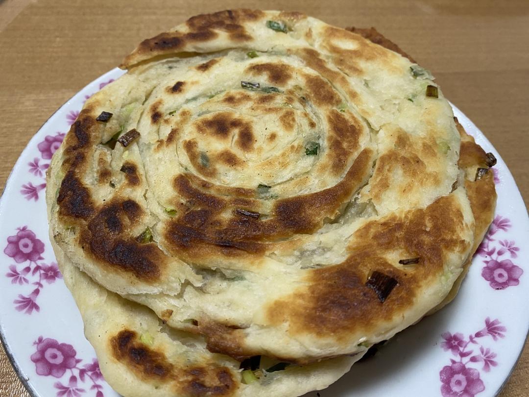 半发面家常葱油饼 凉了不硬 做法简单 附细节视频详解