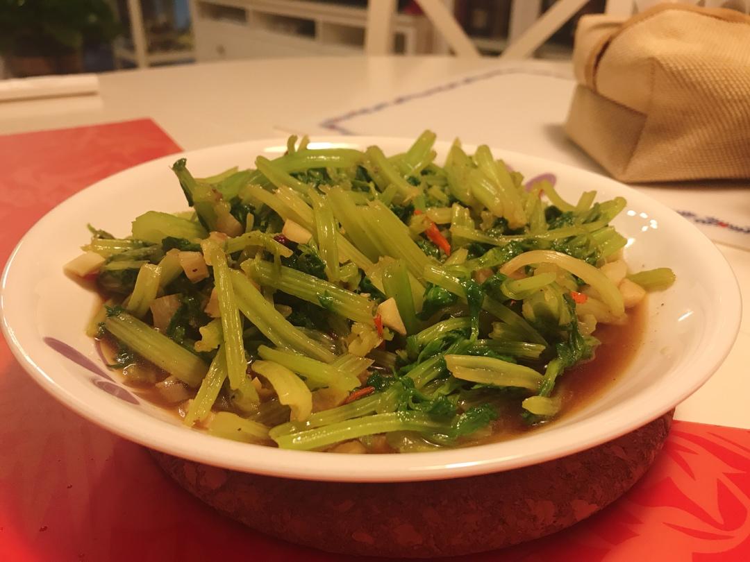 不加肉_炒芹菜，超级下饭！
