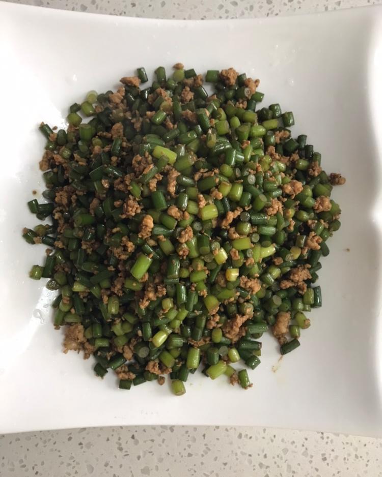 炒苍蝇头（蒜薹炒肉沫）