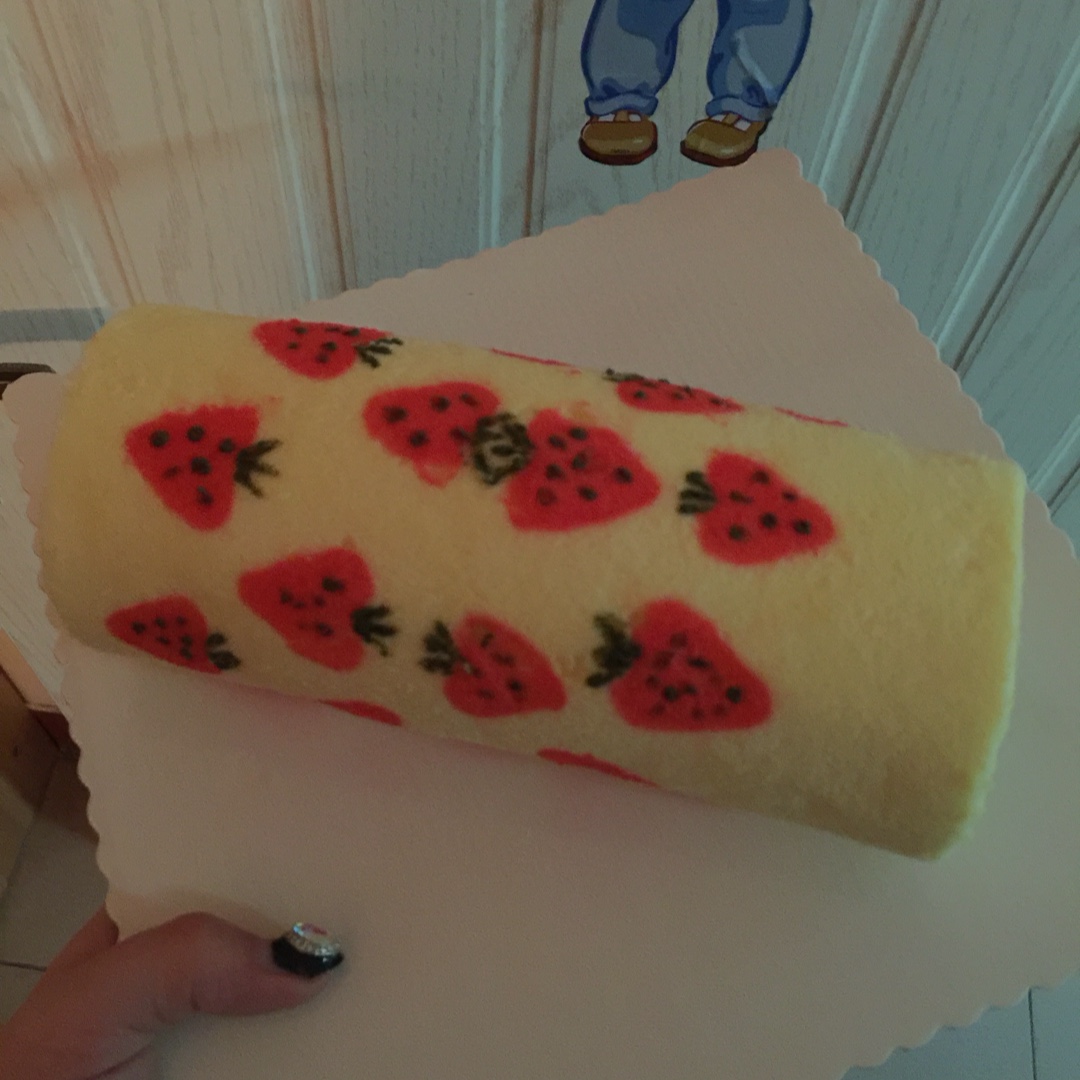 彩绘草莓蛋糕卷