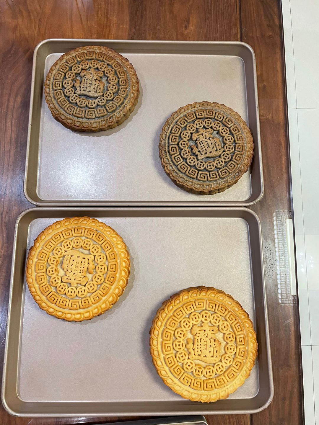 黑金大月饼