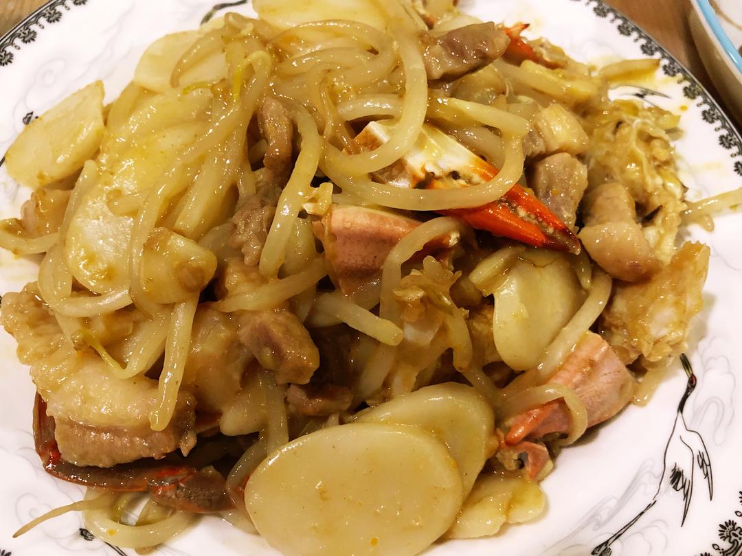螃蟹五花肉炒年糕的做法