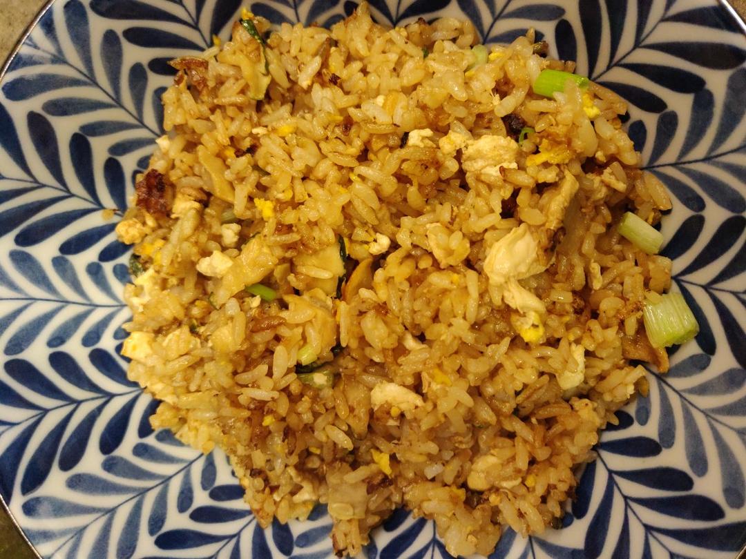 厨师长教你：“酱油炒饭”的家常做法，里面满满的小技巧，很受用
