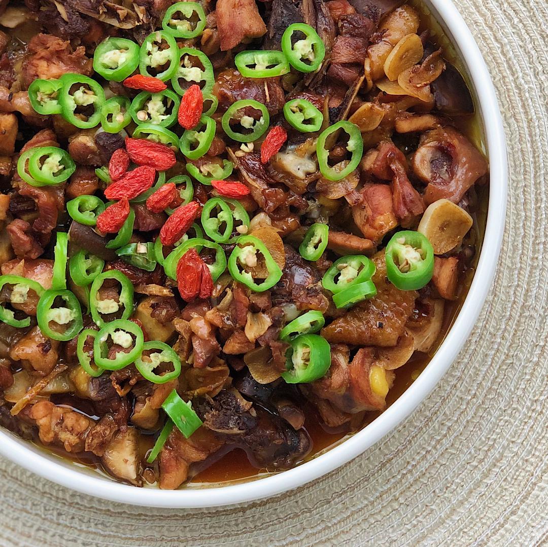 鸡腿的100种做法01——香菇蒸鸡的做法