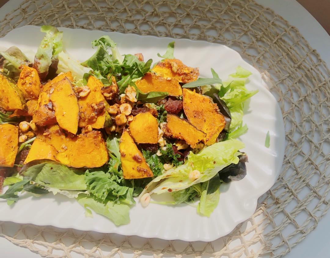 混合干果仁烤南瓜沙拉