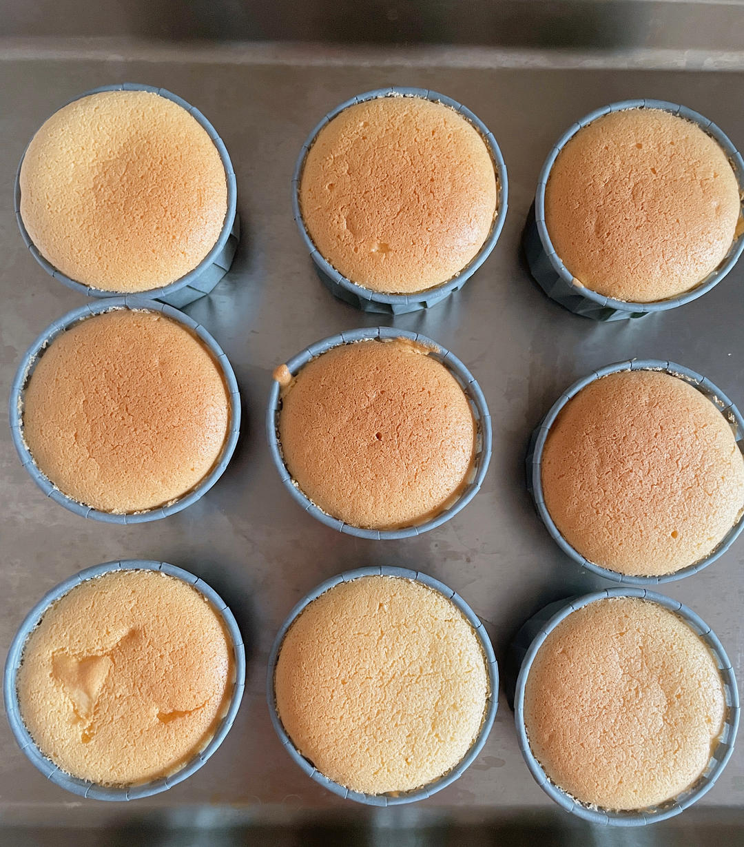 纸杯蛋糕，绝对不塌不裂，百分百成功四段式烘烤方法，不私藏无保留