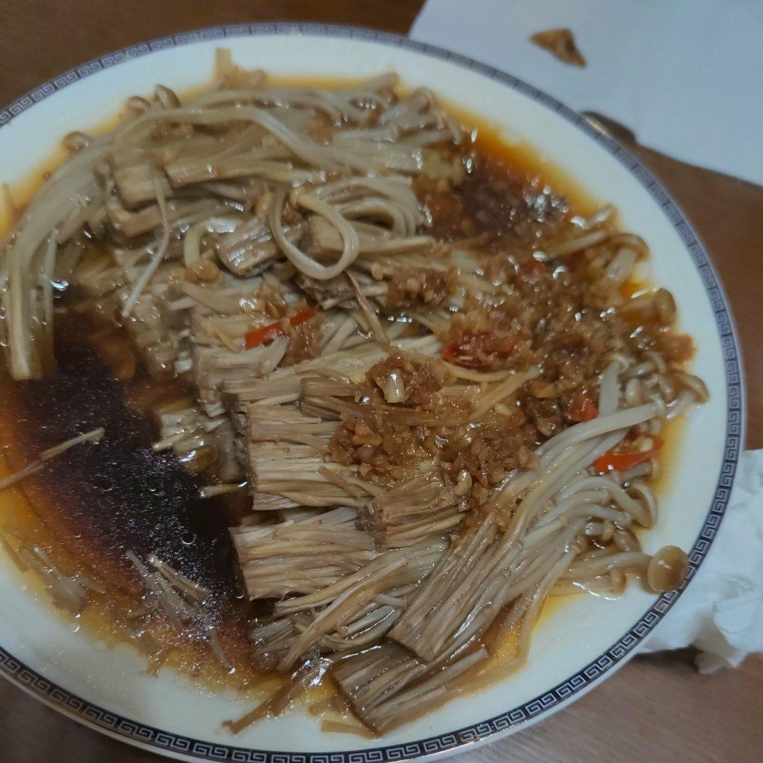 超下饭的蒜蓉蒸金针菇！懒人美食