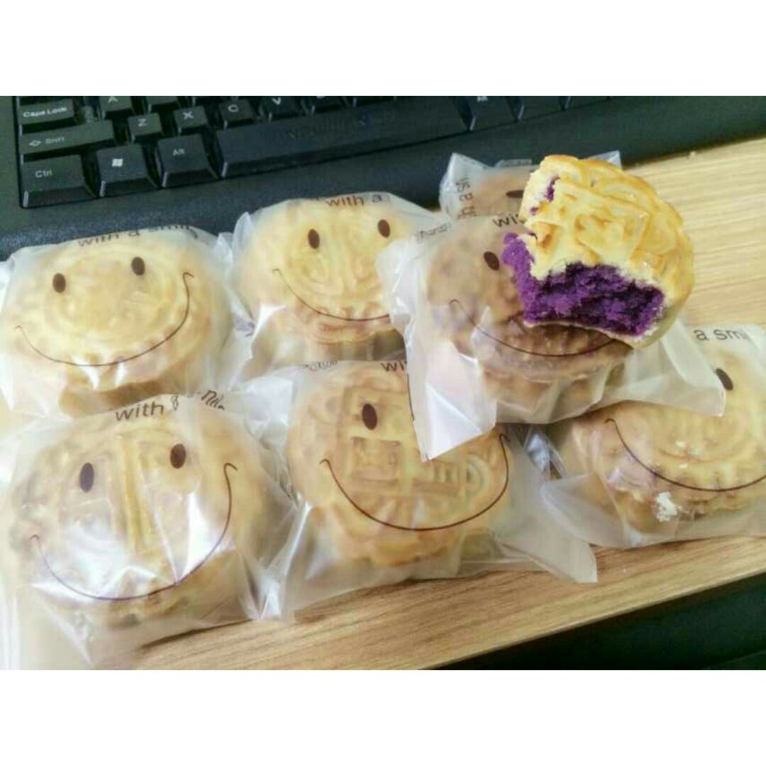 广式月饼－－蛋黄豆沙月饼