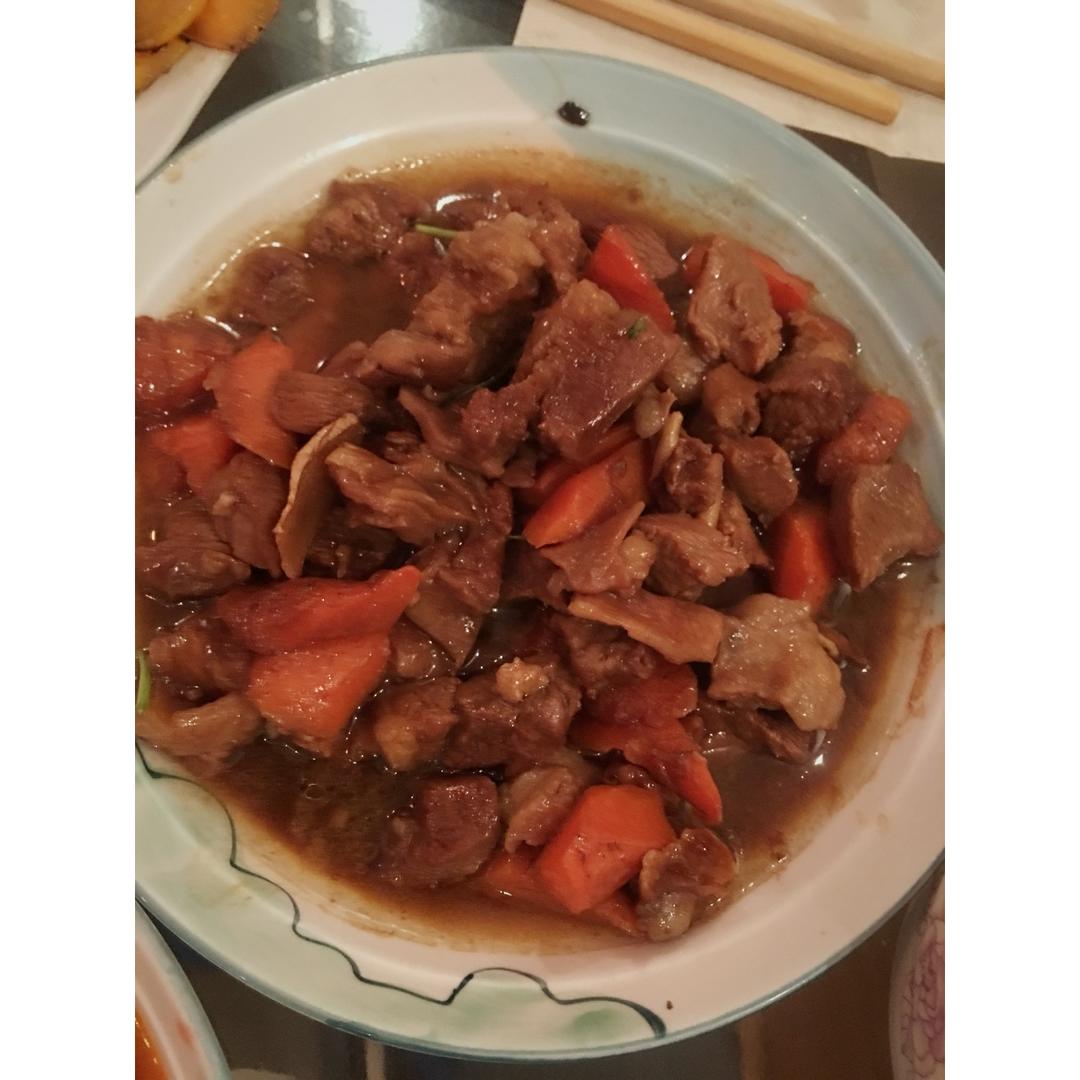 红焖羊肉炖胡萝卜