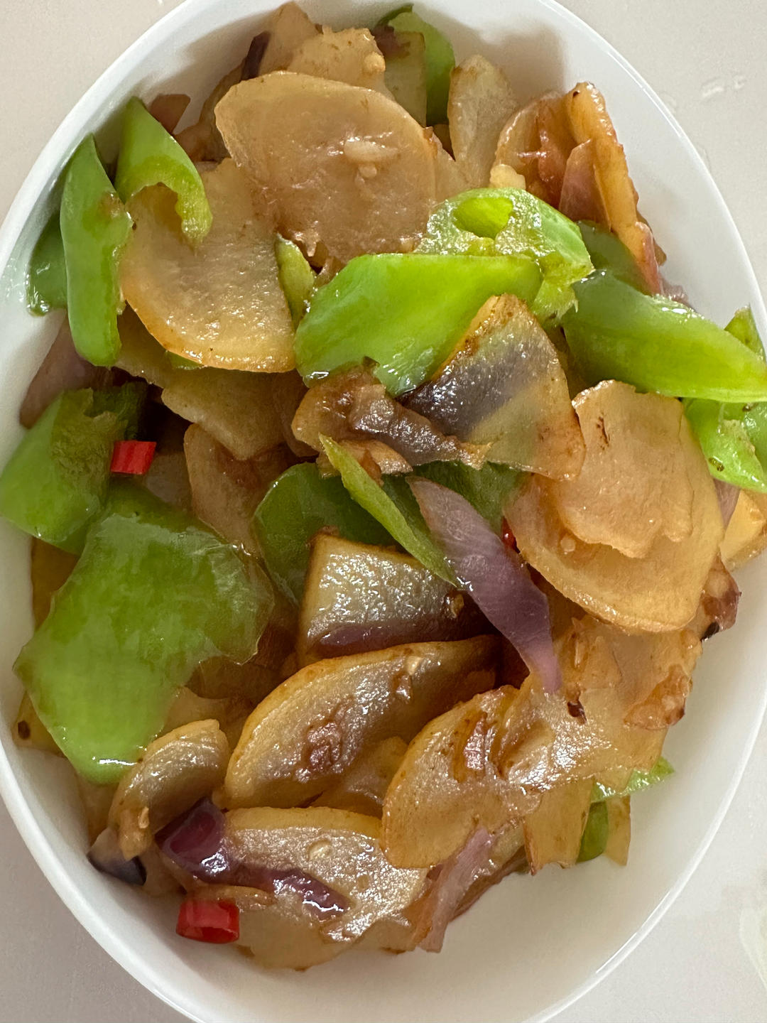 今日菜谱：土豆炒洋葱