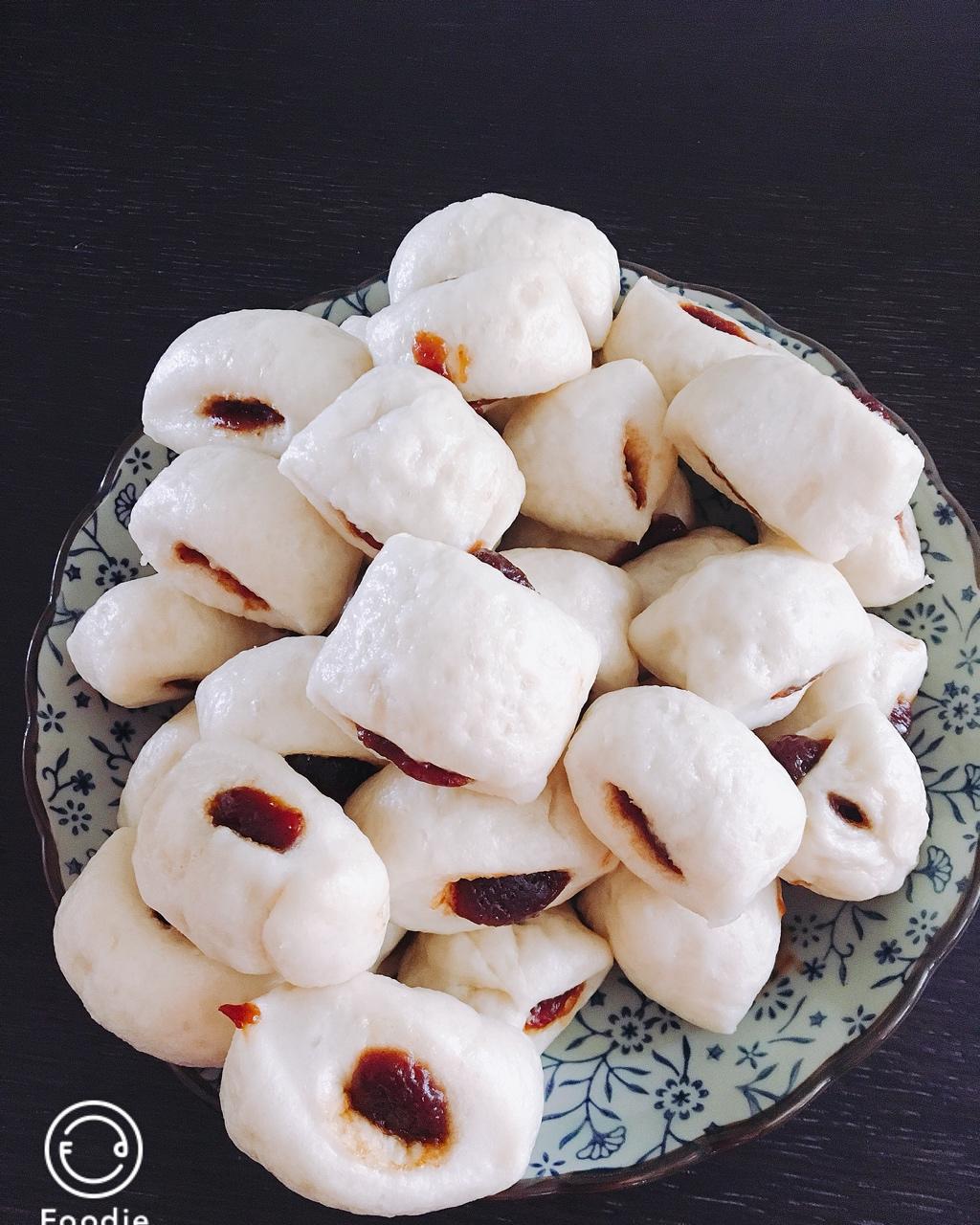 小劲懒懒的做的豆沙包