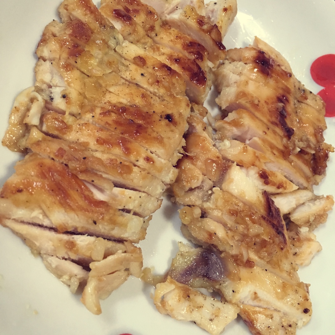 酷炫屌炸天好吃的煎鸡胸肉（香蒜蜂蜜煎鸡胸肉）