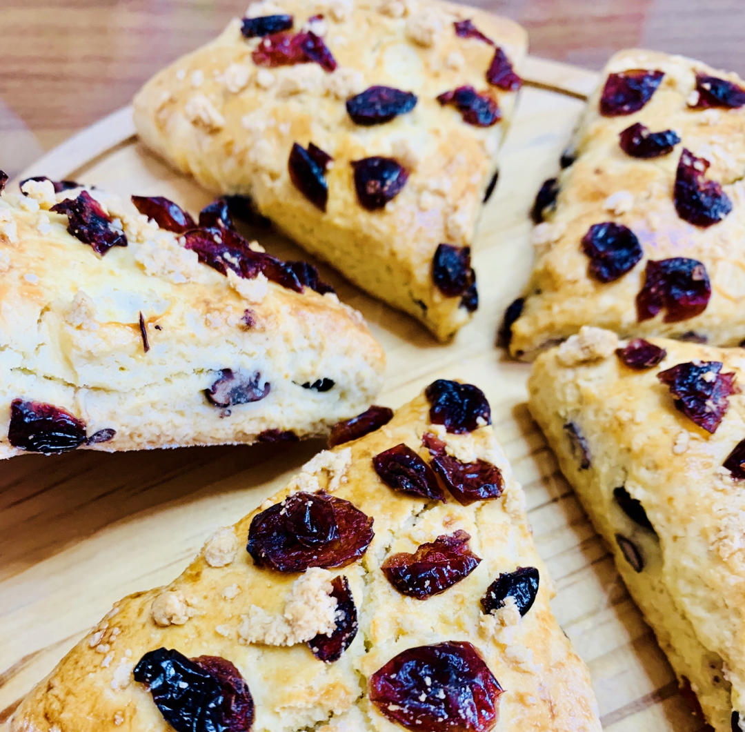 满屋飘香，口口都是满足——酥松香甜的蔓越莓蜜豆司康