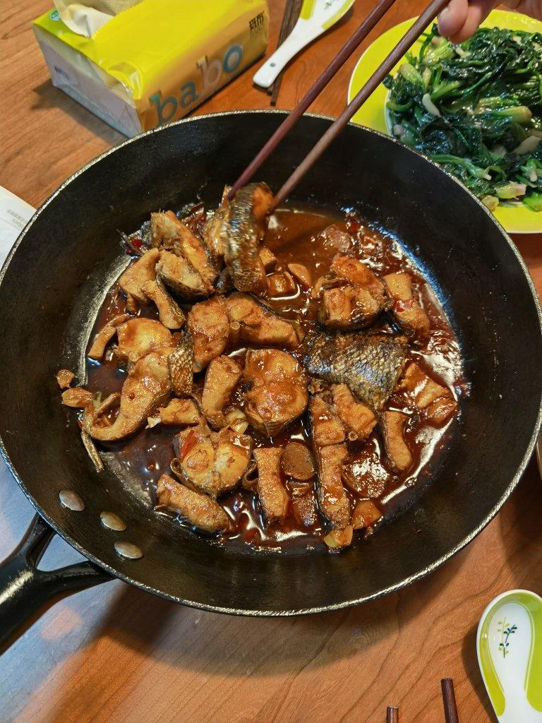 适合孩子吃的下饭菜：酱汁焖鱼
