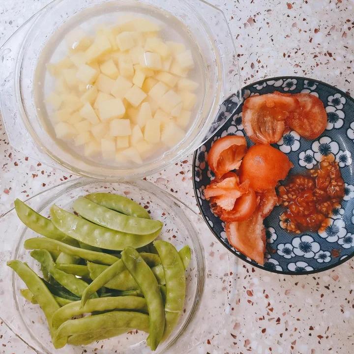 【番茄土豆焖面】