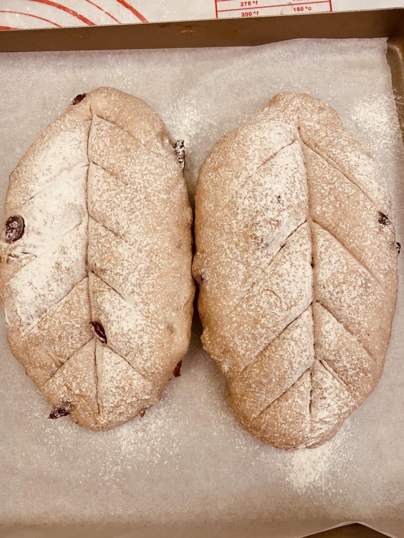 全麦蔓越莓核桃软欧包