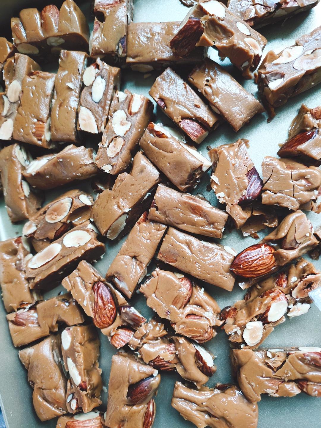 《Tinrry+》焦糖杏仁太妃糖