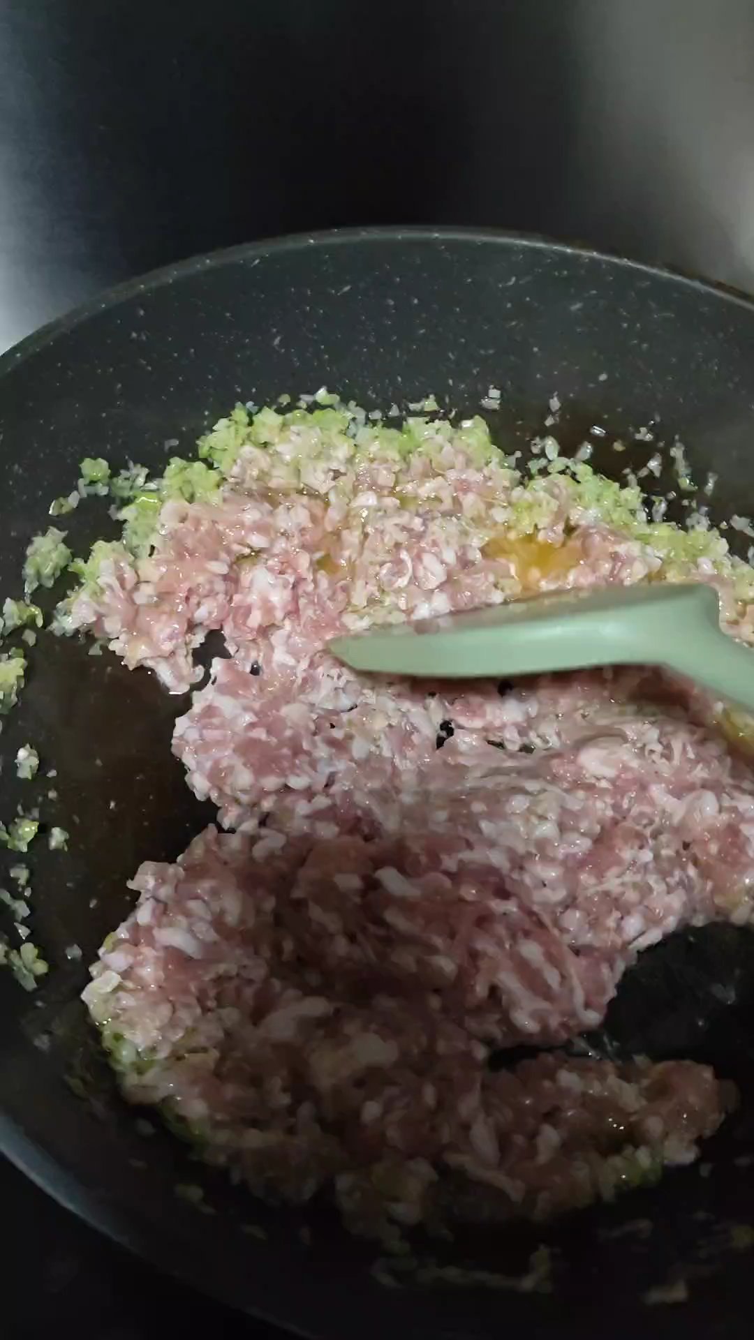 猪肉香菇粉条包的做法 步骤4