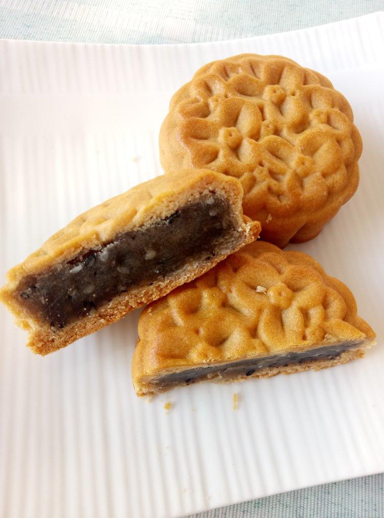 广式月饼—蛋黄莲蓉月饼