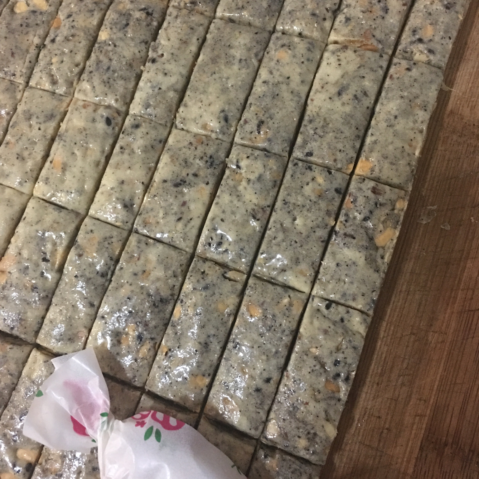 超详细TIPS—自制超美味牛轧糖（熬糖版），秒杀棉花糖版