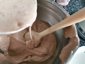 雀巢鹰唛巧克力炼奶【新年米奇杯子蛋糕】的做法 步骤11
