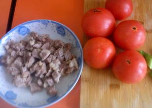 牛肉炖柿子的做法 步骤1