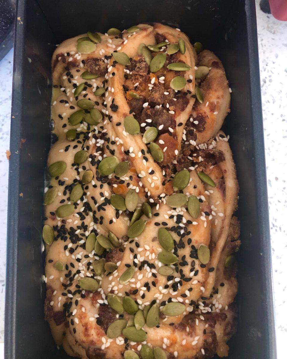 轻柔系香葱肉松全麦乳清吐司