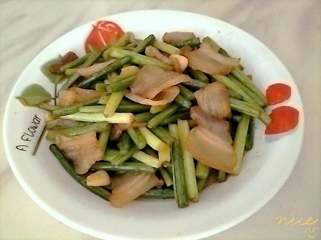腊肉炒蒜苗