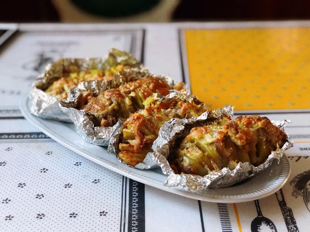 芝士烤手风琴马铃薯