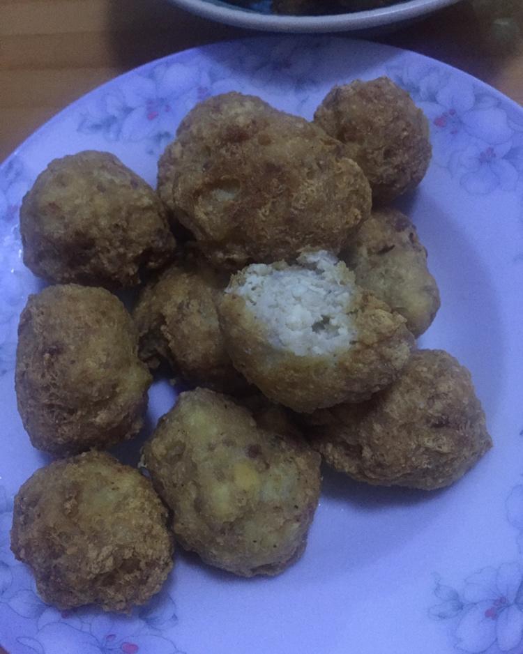 香炸豆腐肉丸子
