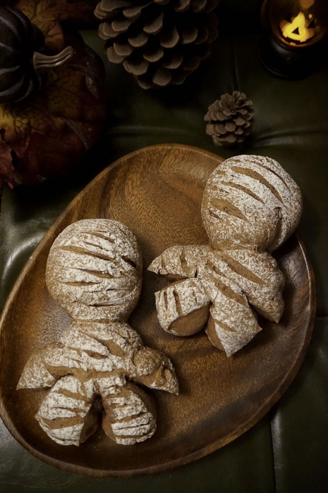 万圣节木乃伊面包