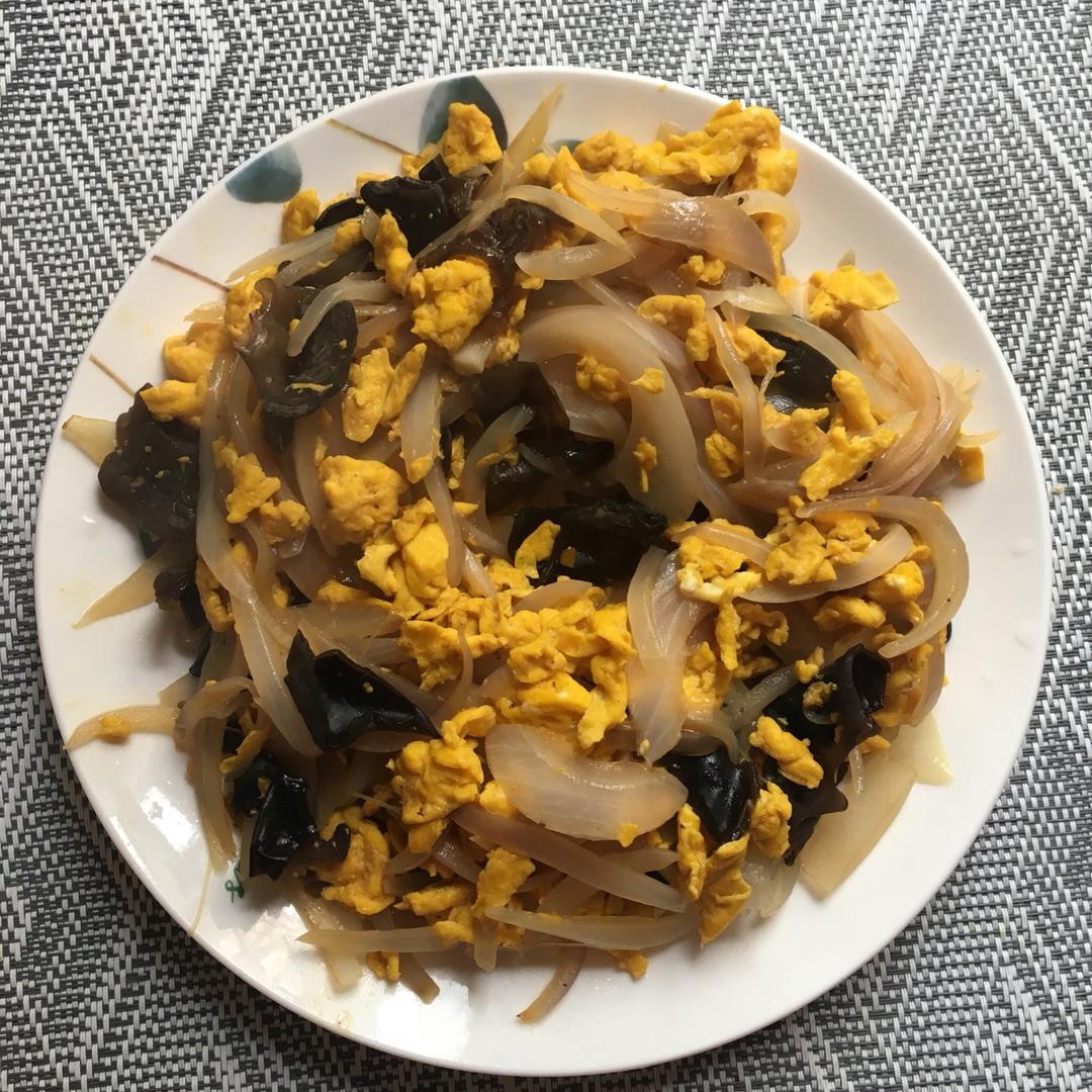 洋葱木耳炒土鸡蛋