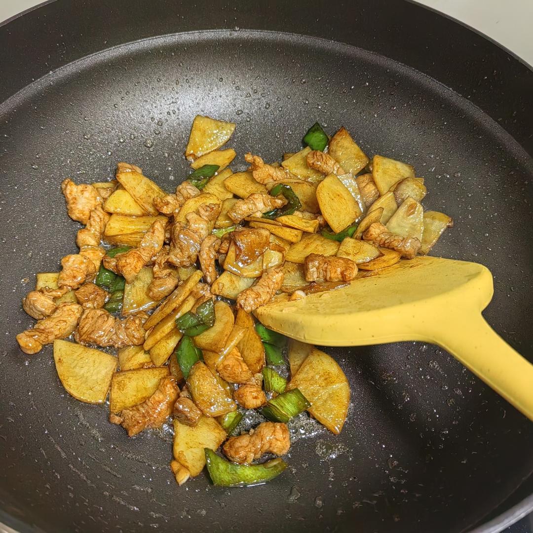 五花肉干煎土豆