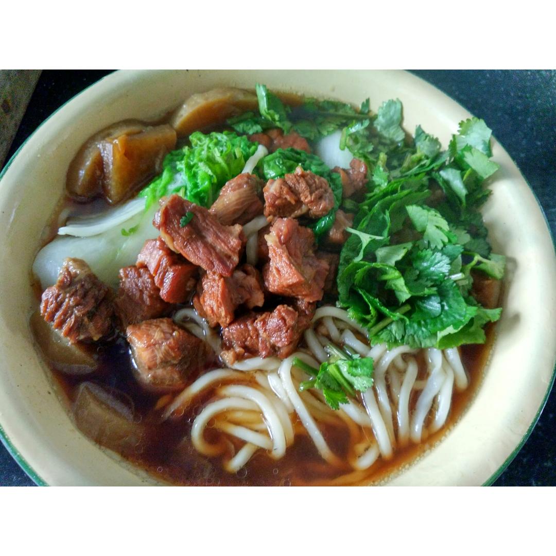 牛肉刀削面