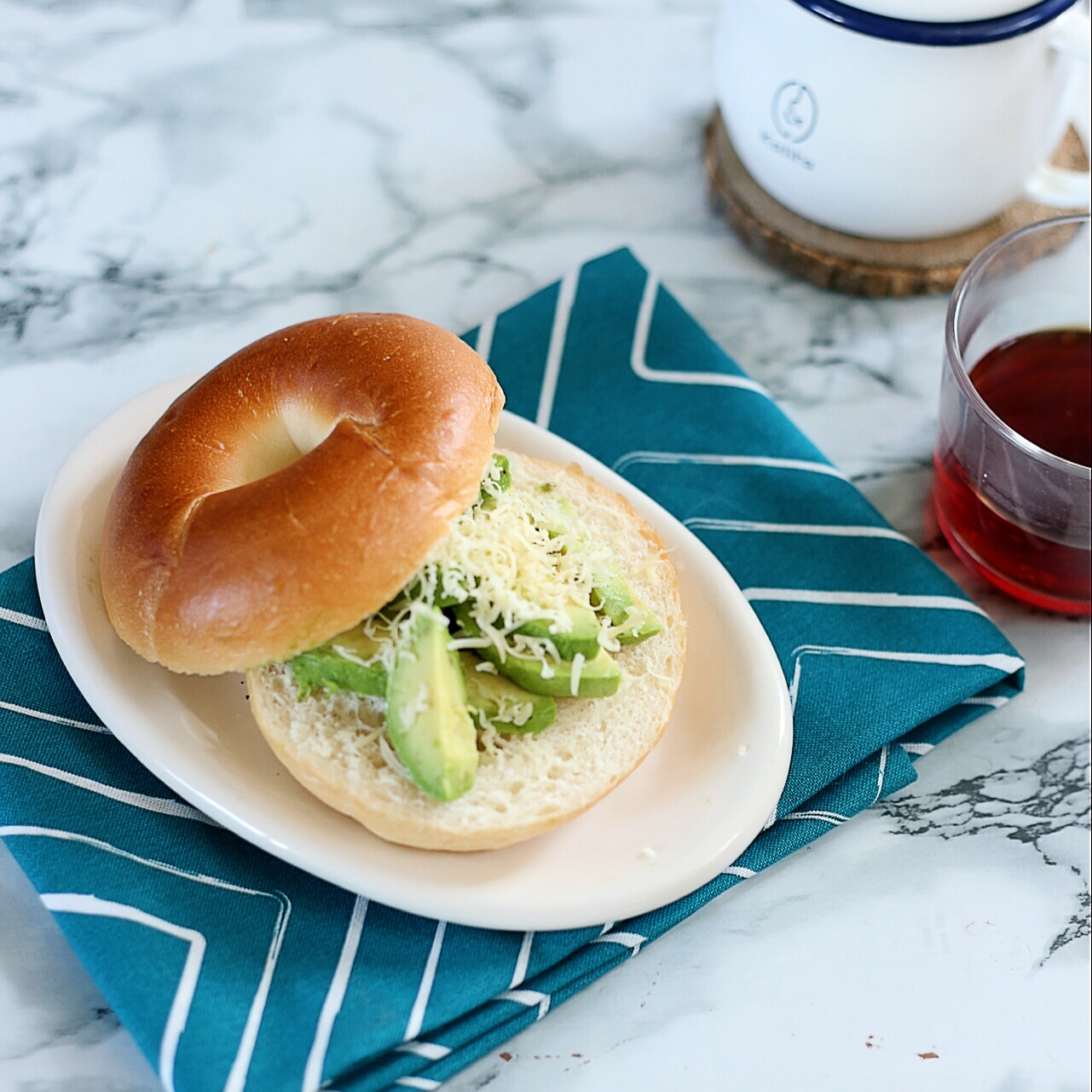 老辰儿做的牛油果培根贝果三明治