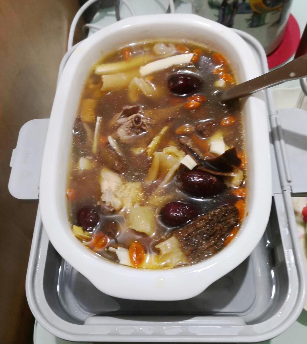 椰子花胶羊肚菌炖汤