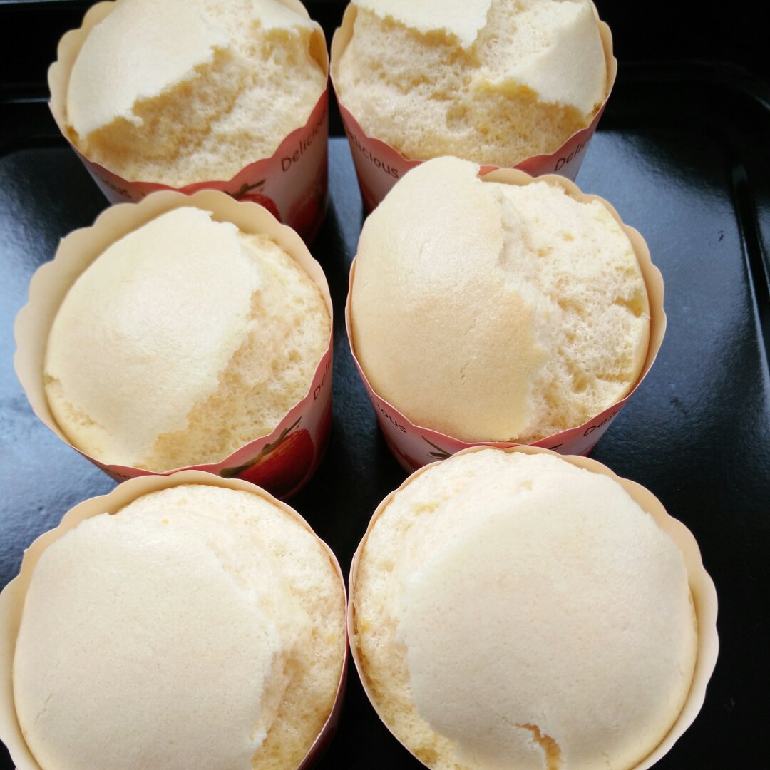 软绵绵戚风纸杯蛋糕