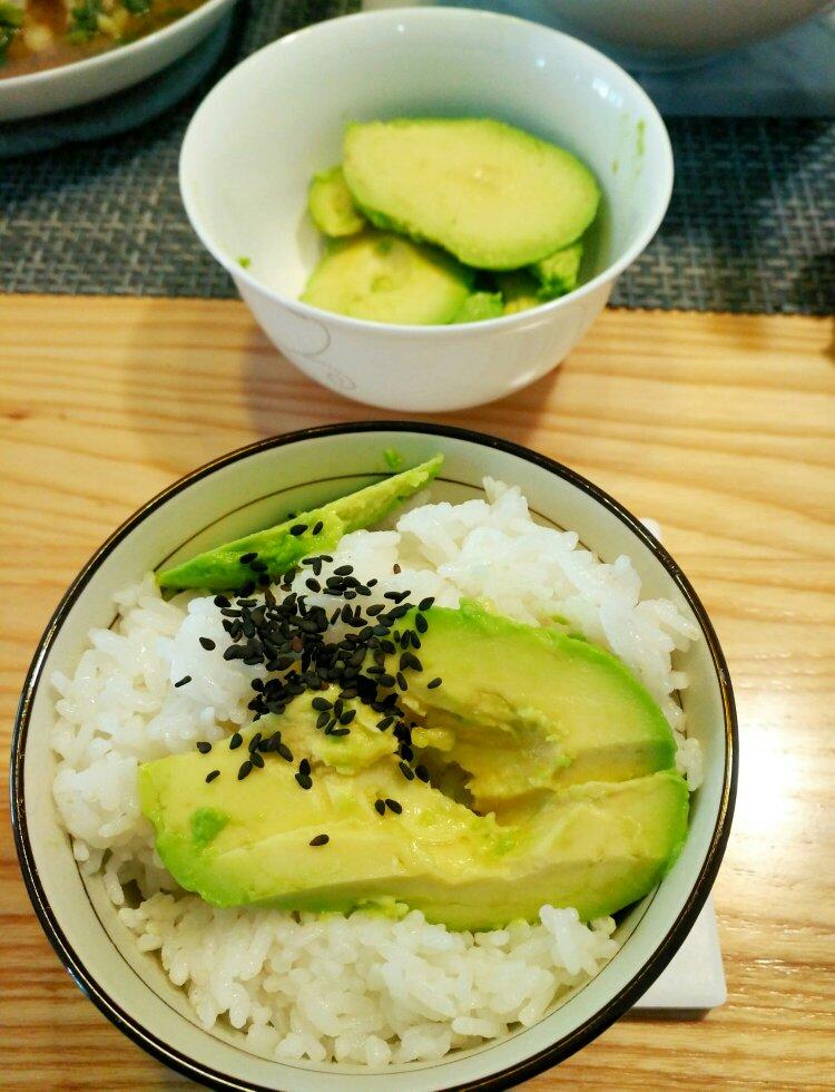 牛油果拌饭