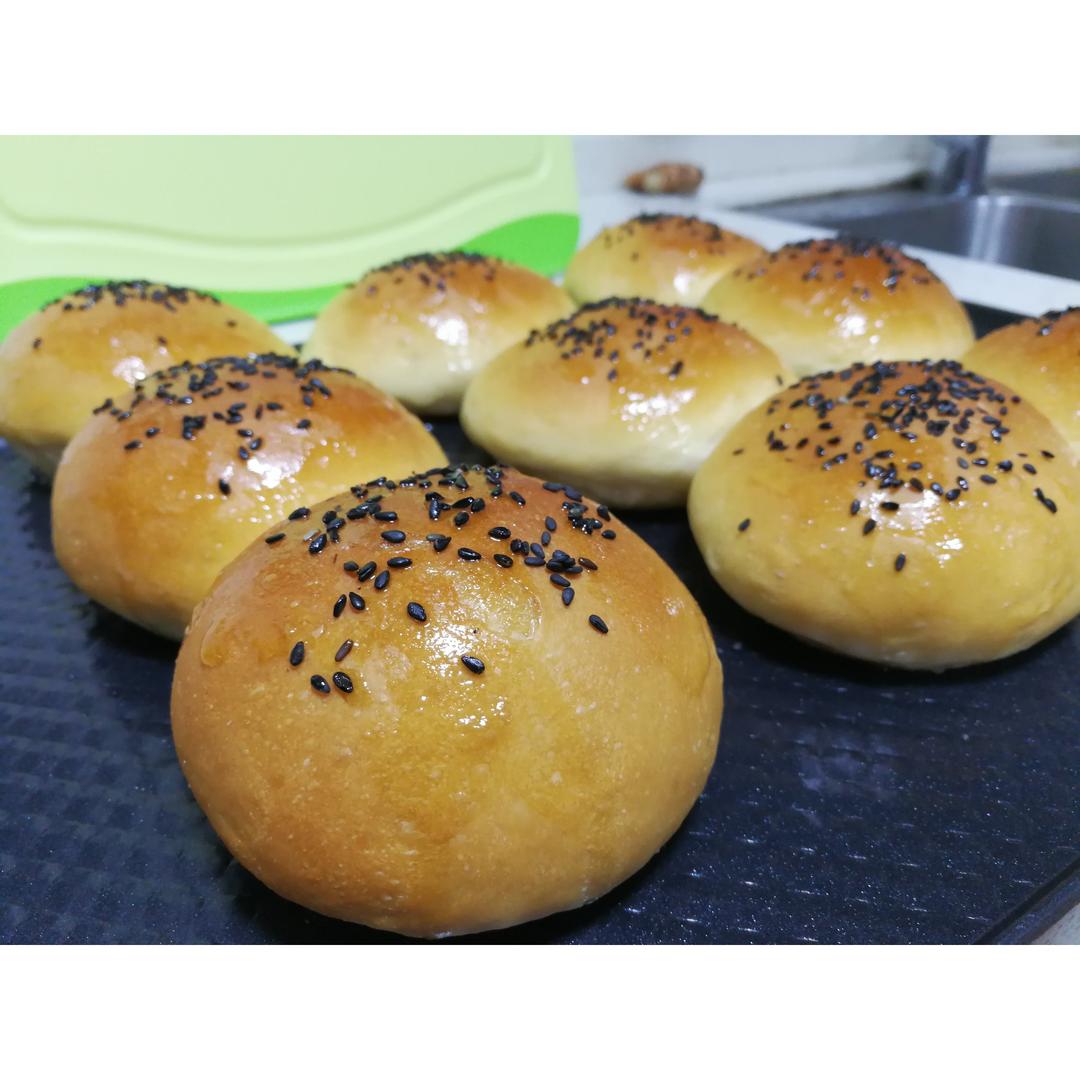 大人小孩都爱不释口的【蜂蜜牛奶小餐包】